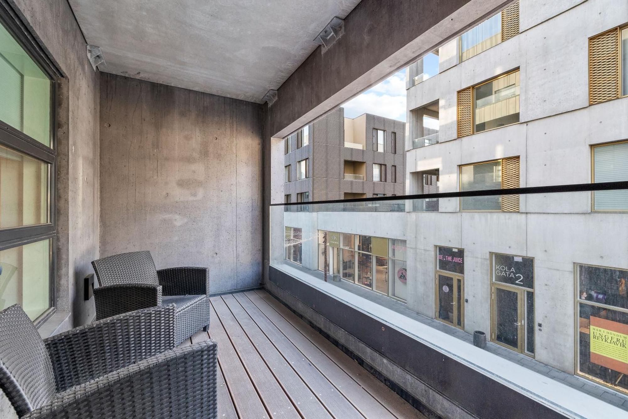 Vibrant Hafnatorg I Spacious Property With Expansive Garage Reykjavik Bagian luar foto