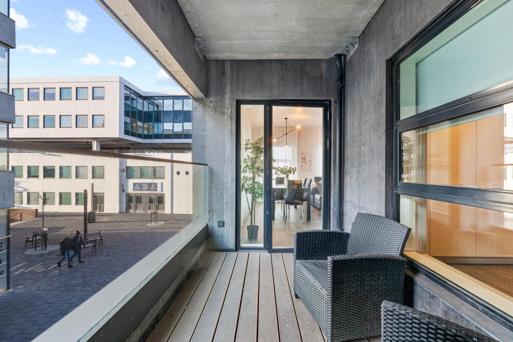 Vibrant Hafnatorg I Spacious Property With Expansive Garage Reykjavik Bagian luar foto