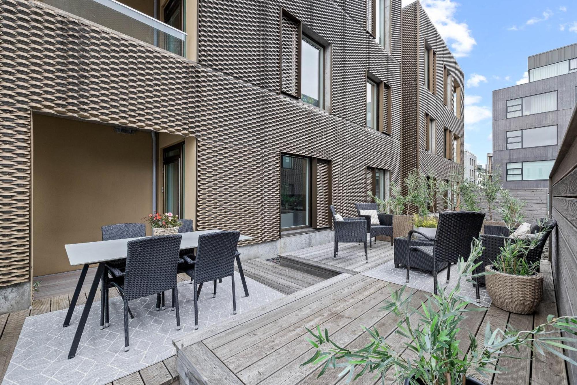 Vibrant Hafnatorg I Spacious Property With Expansive Garage Reykjavik Bagian luar foto