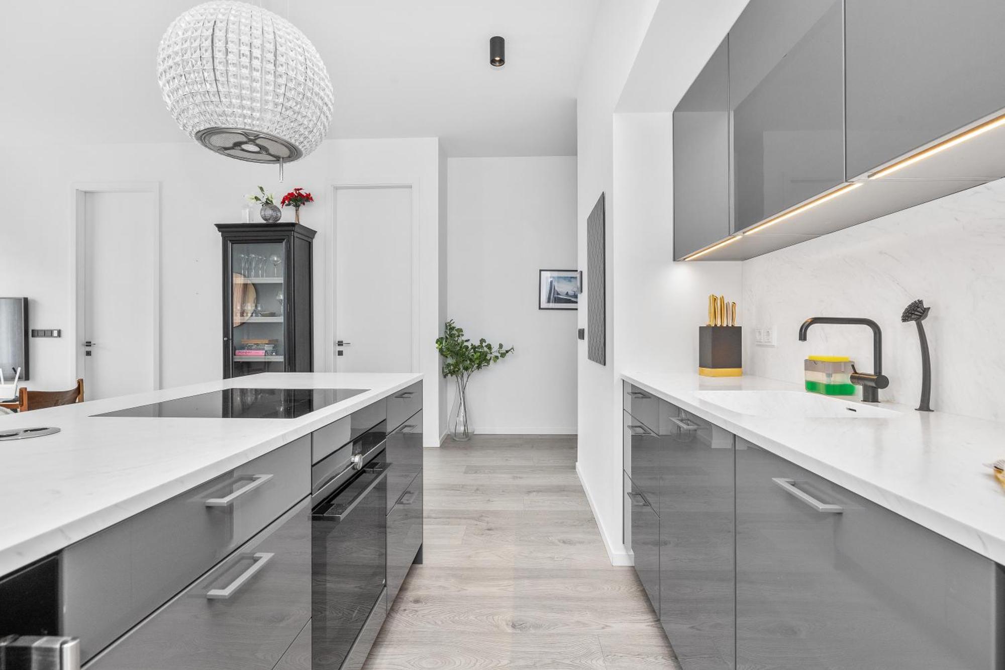 Vibrant Hafnatorg I Spacious Property With Expansive Garage Reykjavik Bagian luar foto