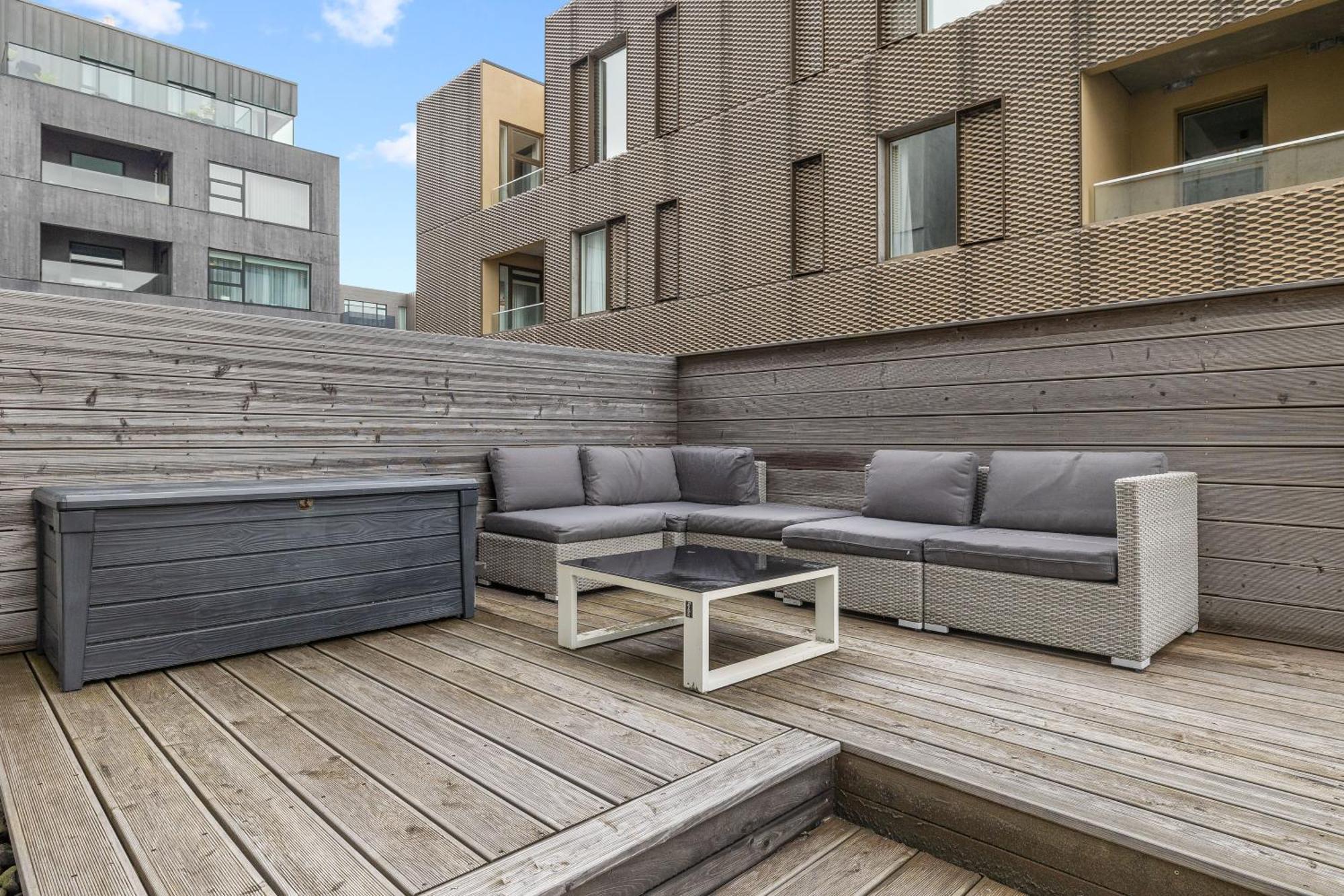 Vibrant Hafnatorg I Spacious Property With Expansive Garage Reykjavik Bagian luar foto