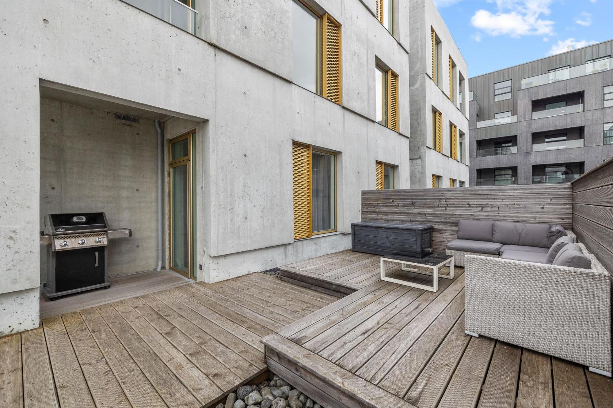 Vibrant Hafnatorg I Spacious Property With Expansive Garage Reykjavik Bagian luar foto