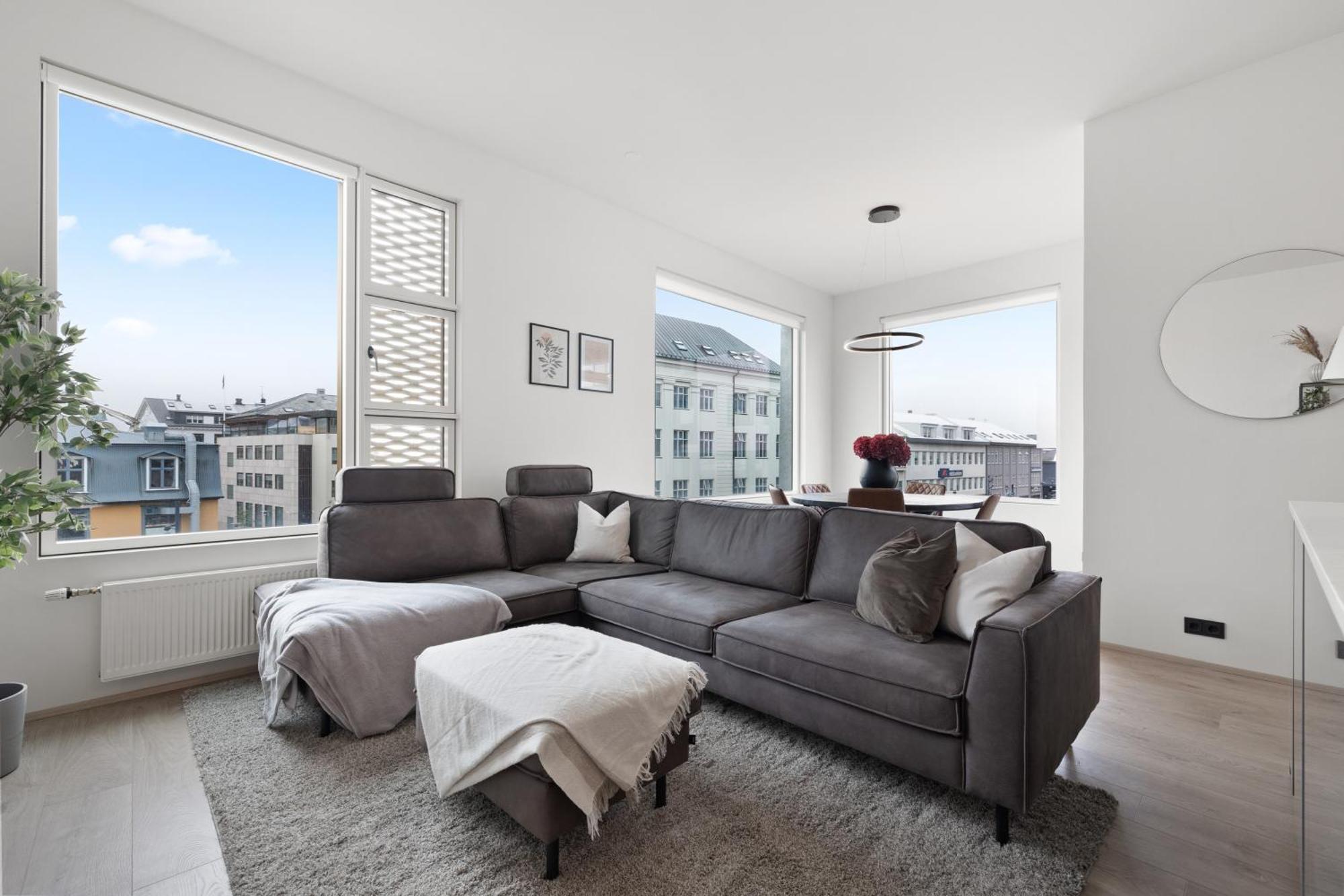 Vibrant Hafnatorg I Spacious Property With Expansive Garage Reykjavik Bagian luar foto