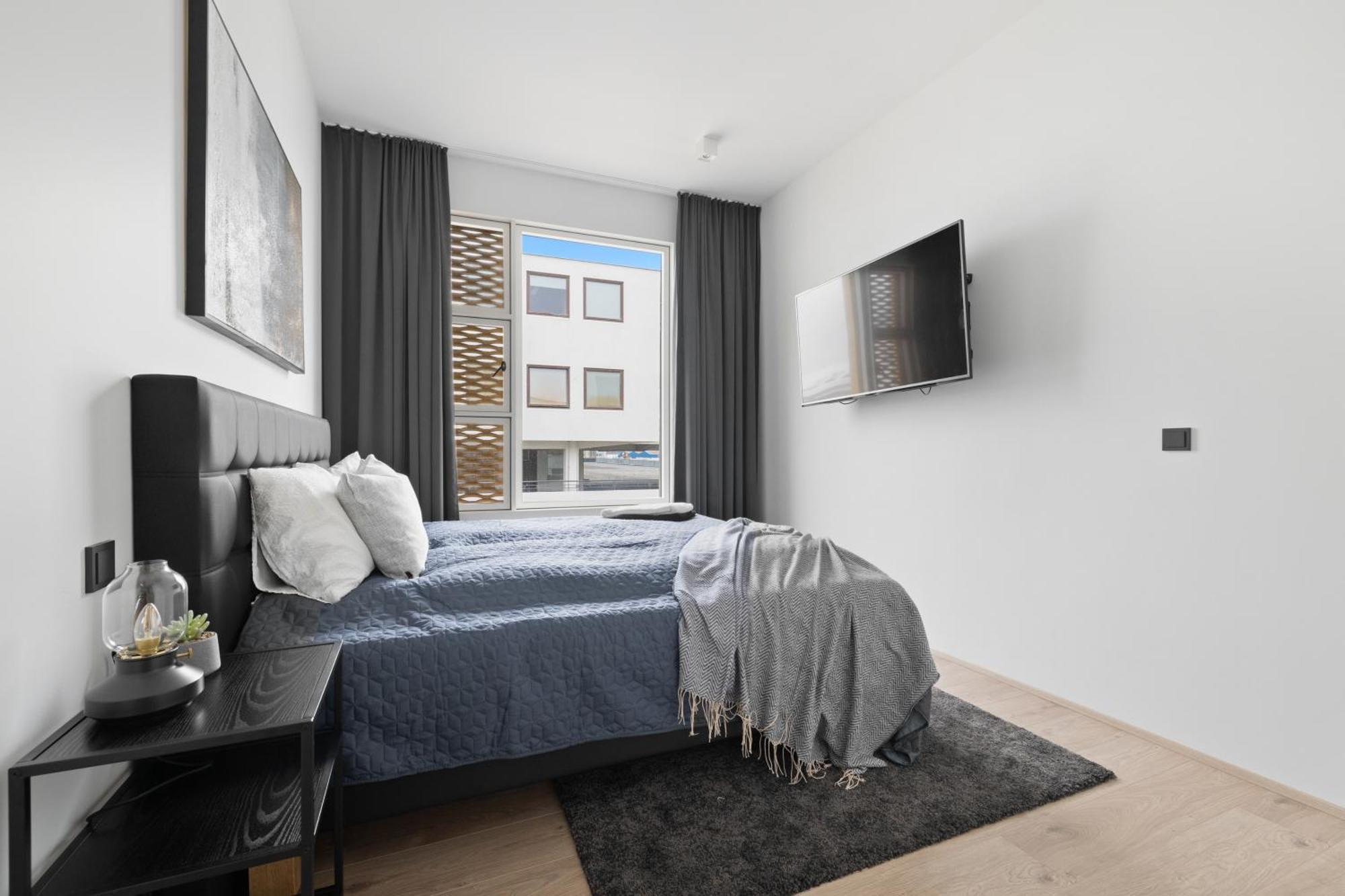 Vibrant Hafnatorg I Spacious Property With Expansive Garage Reykjavik Bagian luar foto