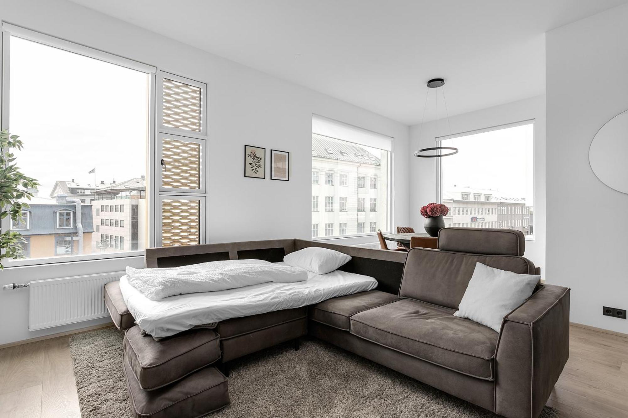 Vibrant Hafnatorg I Spacious Property With Expansive Garage Reykjavik Bagian luar foto