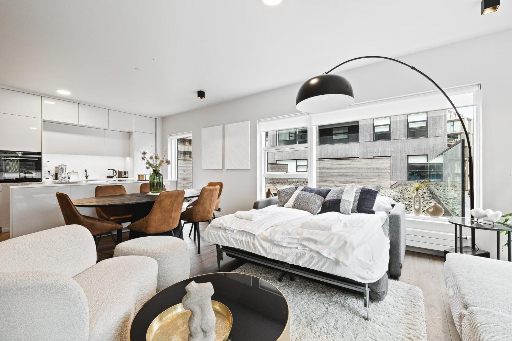Vibrant Hafnatorg I Spacious Property With Expansive Garage Reykjavik Bagian luar foto