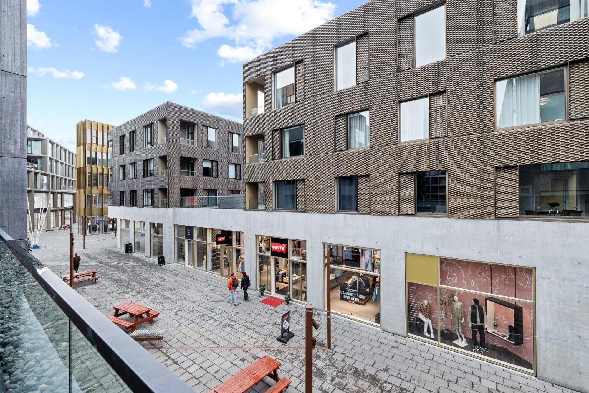 Vibrant Hafnatorg I Spacious Property With Expansive Garage Reykjavik Bagian luar foto