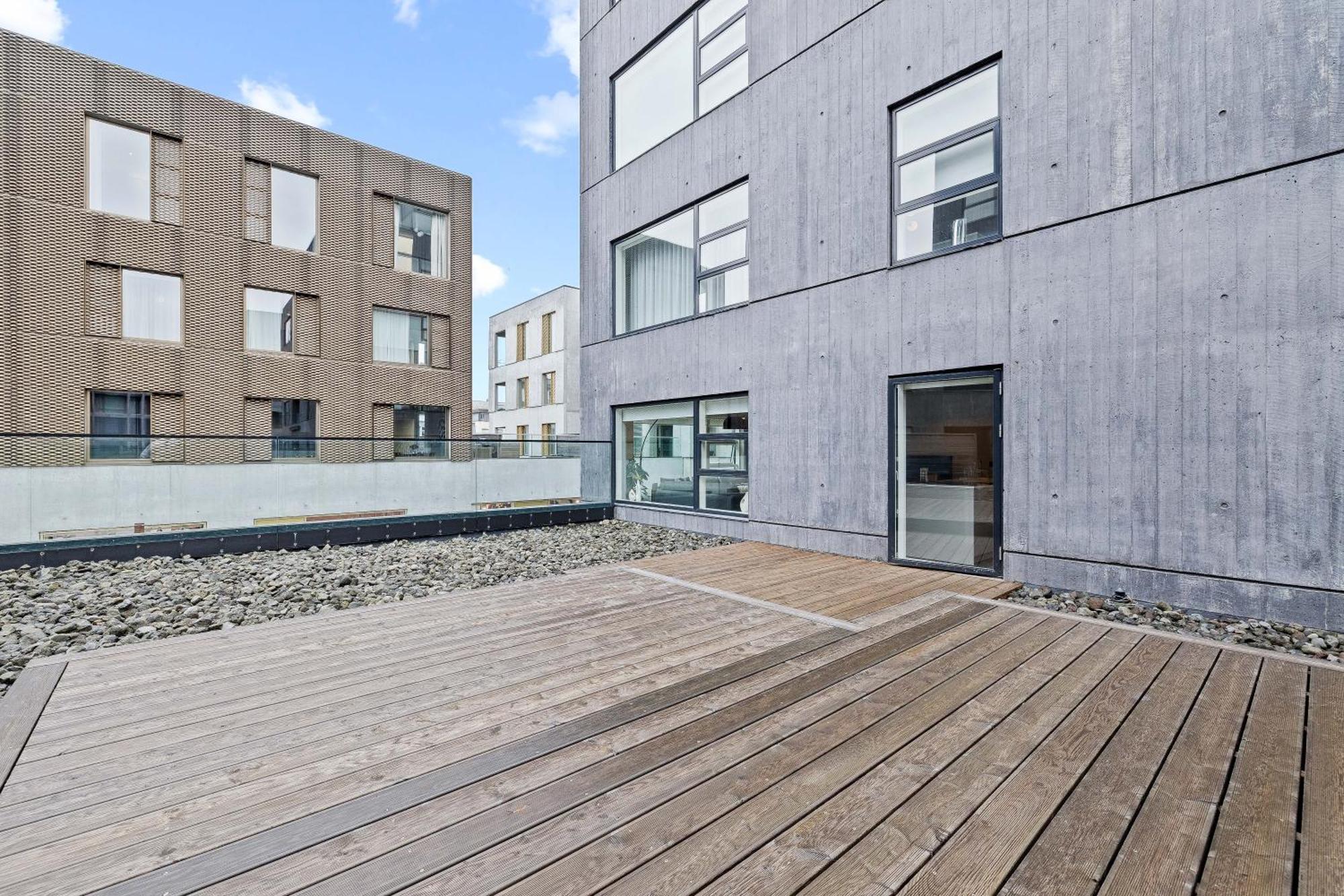 Vibrant Hafnatorg I Spacious Property With Expansive Garage Reykjavik Bagian luar foto
