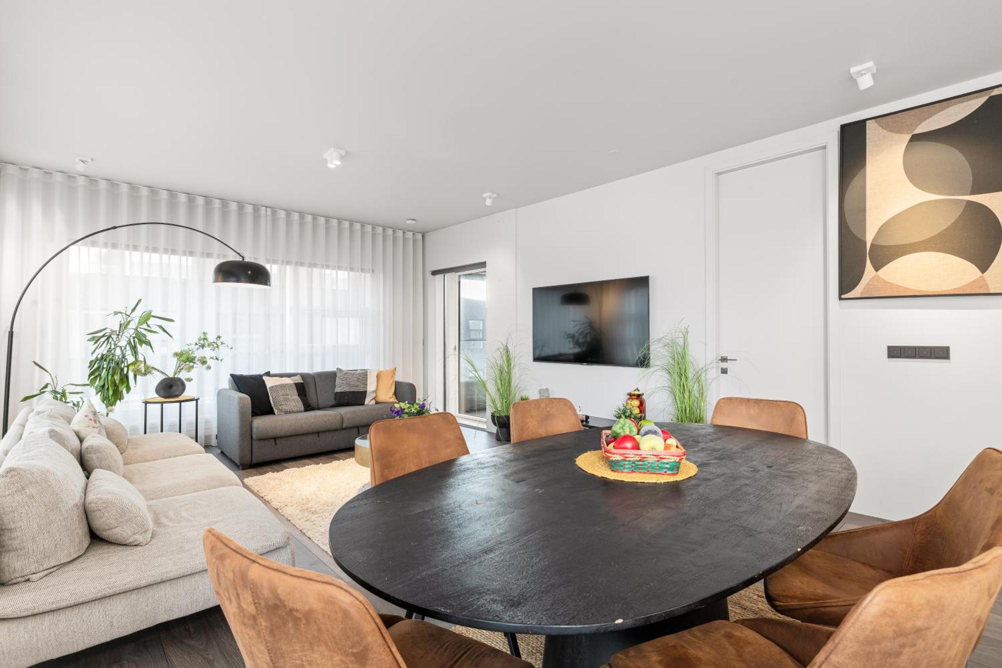 Vibrant Hafnatorg I Spacious Property With Expansive Garage Reykjavik Bagian luar foto