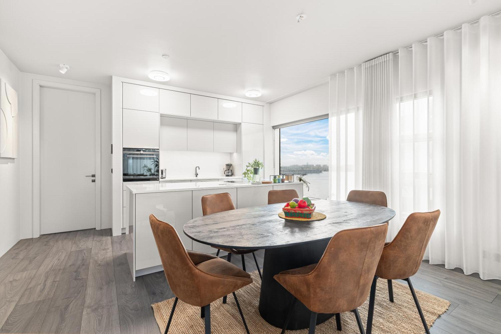 Vibrant Hafnatorg I Spacious Property With Expansive Garage Reykjavik Bagian luar foto