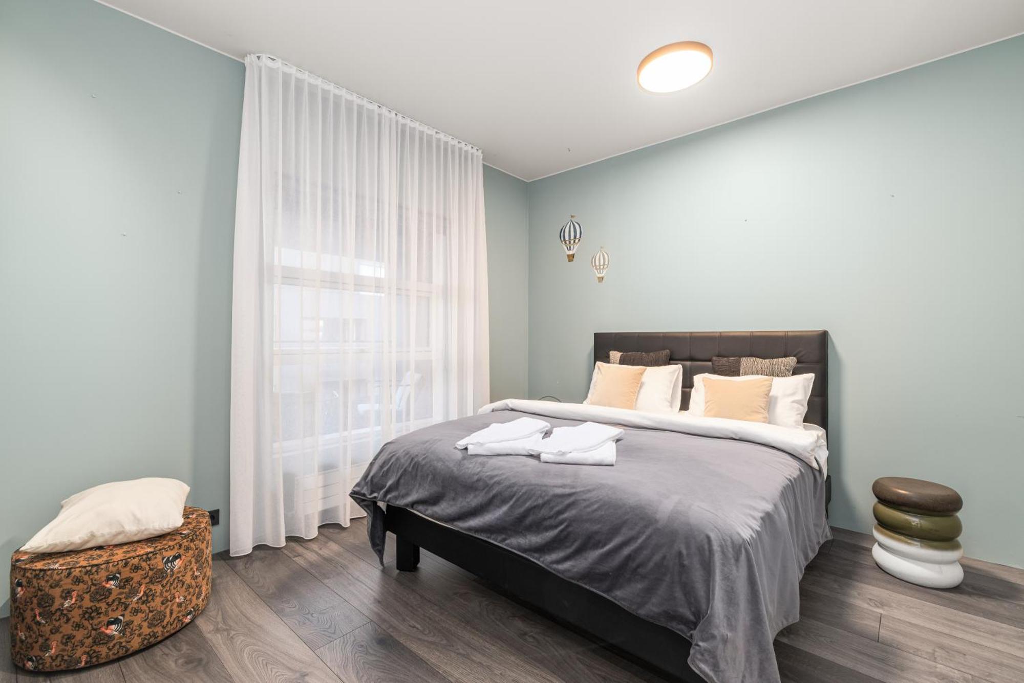 Vibrant Hafnatorg I Spacious Property With Expansive Garage Reykjavik Bagian luar foto